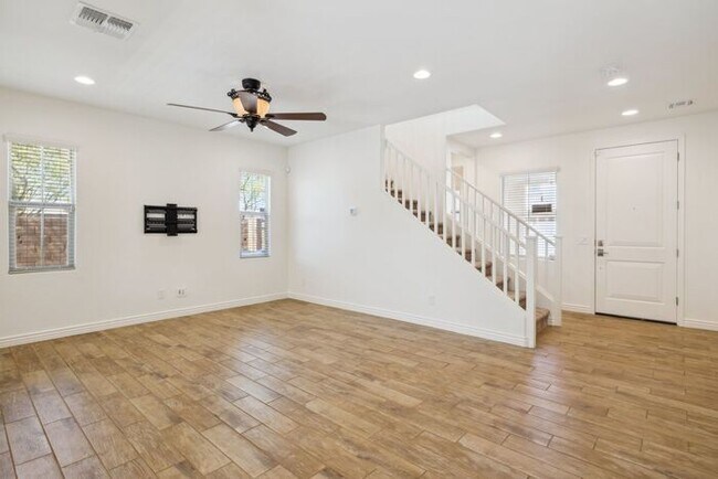 Building Photo - Modern 4-bedroom, 3.5-bathroom single-family home in the heart of North Tempe