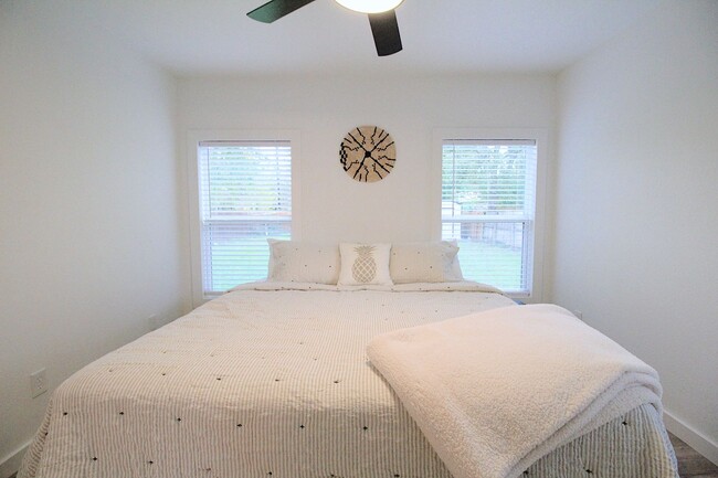 Building Photo - Ryan Place- Short to Mid-Term Rental Fully Remodeled 2  Bed, 1 Bath