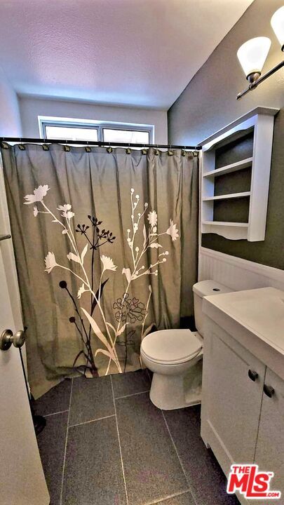 Building Photo - 15180 Carnation St