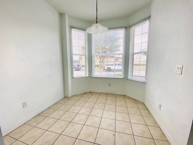 Building Photo - 1194 S Beach Cir
