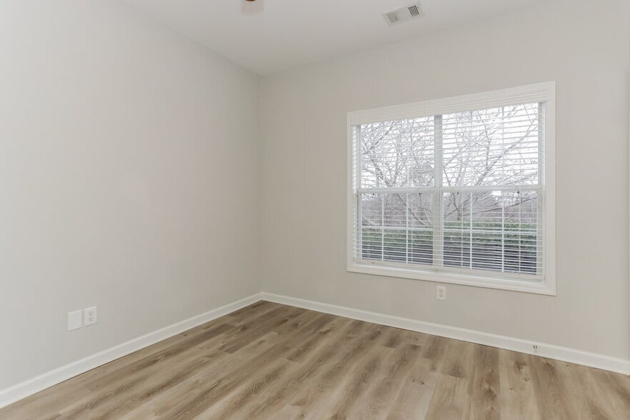 Building Photo - 2650 Neighborhood Walk