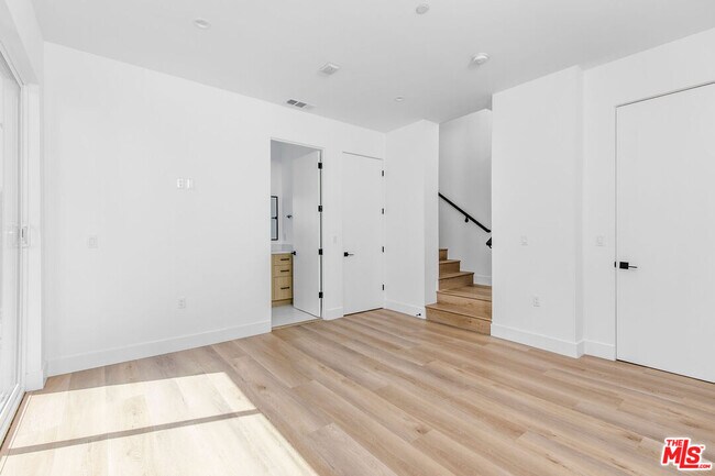 Building Photo - 11241 Morrison St