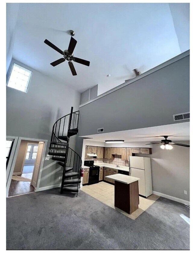 Building Photo - 60 Summit Ct