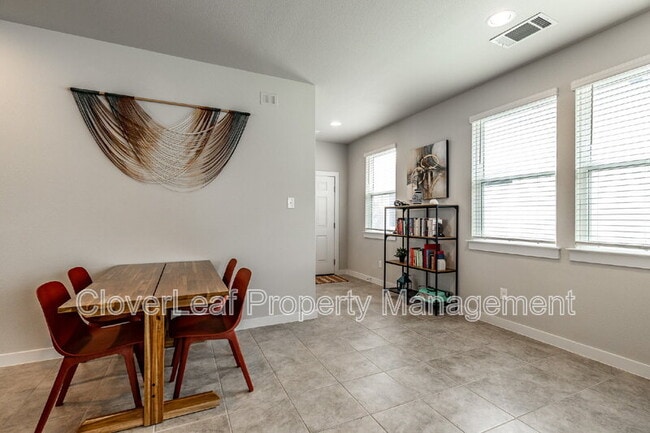 Building Photo - 412 Hortus Dr