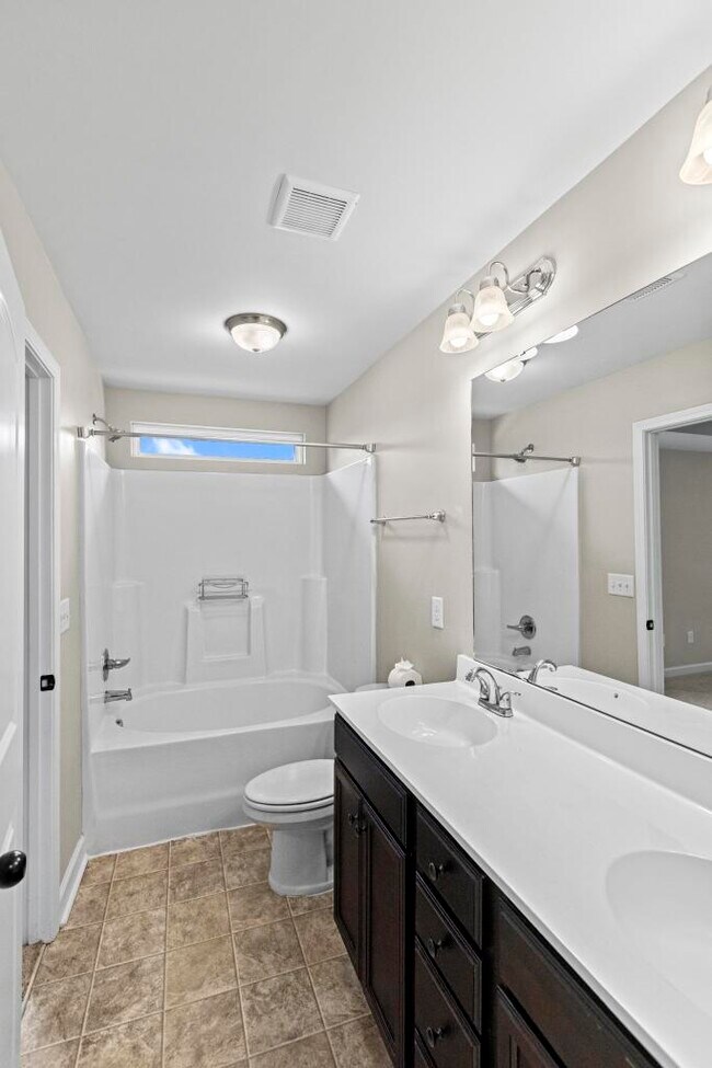 Building Photo - 211 Rowland Dr