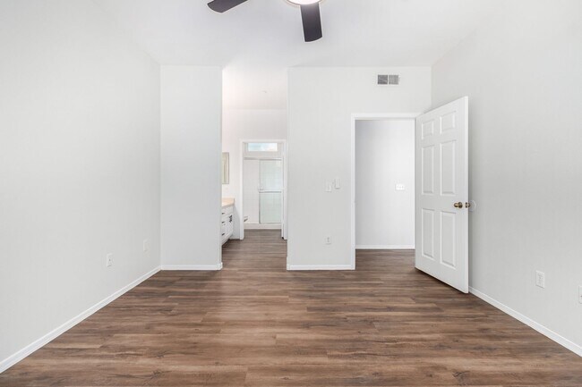 Building Photo - North Scottsdale Large 3 bed condo with attached 2 car garage, 1st floor unit