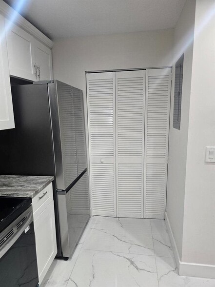 Building Photo - 3801 Waterview Cir