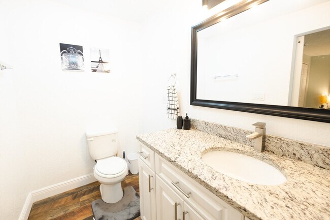 Building Photo - 3007 E 21st Ave