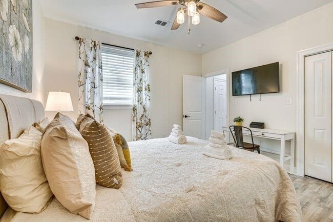 Building Photo - 2102 Philip St