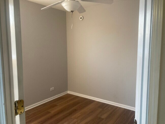 Building Photo - 1093 Symphony Dr