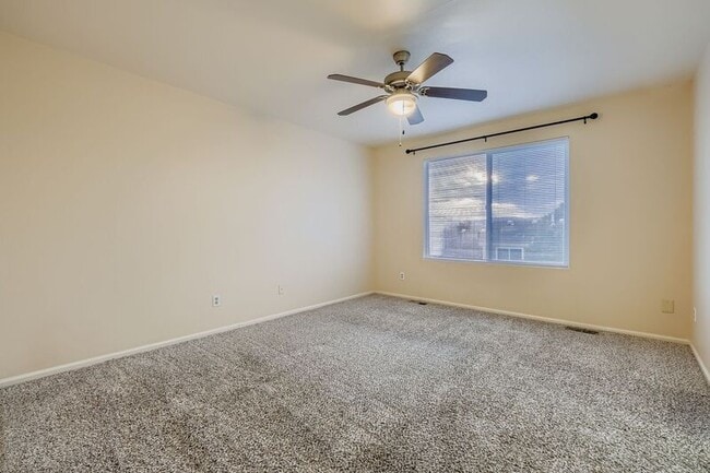 Building Photo - 2222 Woodpark Dr
