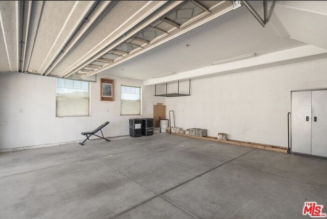 Building Photo - Furnished 4BR Mountain View Home with Garage