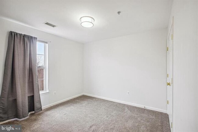 Building Photo - 206 Heathwalk St