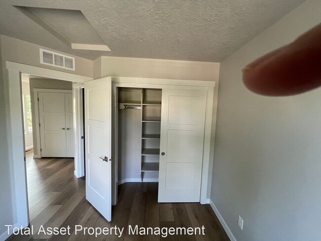 Building Photo - 3 br, 2.5 bath House - 1400 N Liberty
