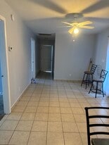 Building Photo - 923 Epenard St