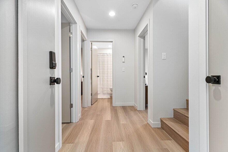 Building Photo - 2517 Vallette St