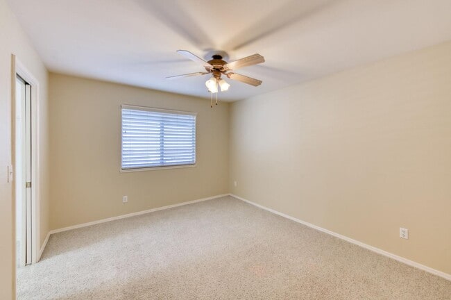 Building Photo - 3750 W Vincent Ln