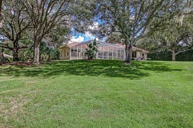 Building Photo - Stunning 5-Bedroom Pool Home on Nearly 2 Acres!