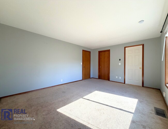Building Photo - 9085 SW Trigger Ct