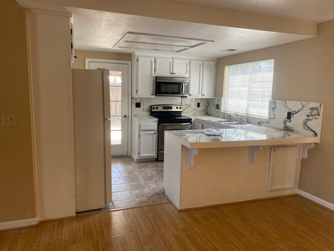 Building Photo - 3051 Ironwood Ct