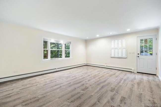 Building Photo - 1 Blackthorn Ln