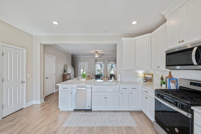 Building Photo - 3255 Tasker Dr