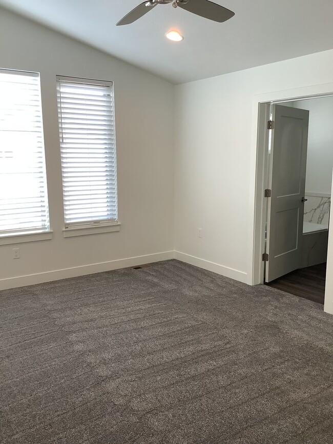 Building Photo - MOVE IN SPECIAL-$500 OFF FIRST MONTHS RENT...