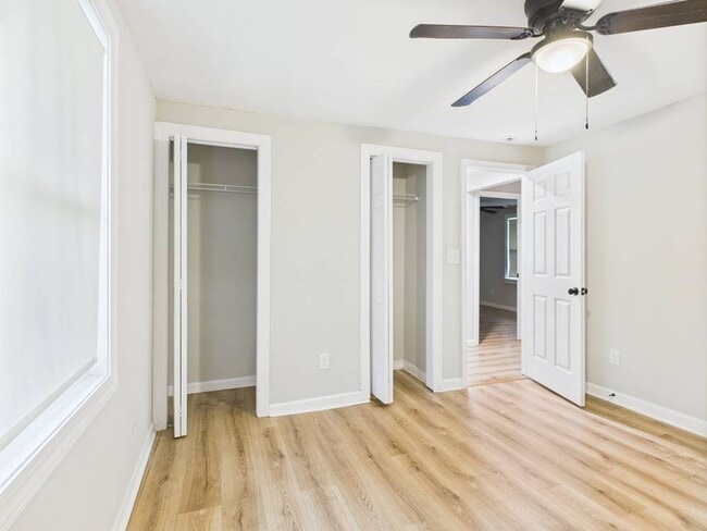 Building Photo - Beautiful 3 Bedroom 2 Bathroom 1 car Garag...