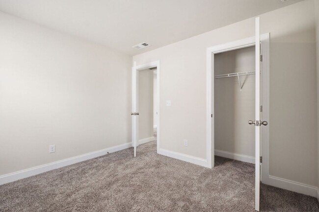 Building Photo - Modern 4-Bedroom Nashville Home with Sleek Contemporary Finishes