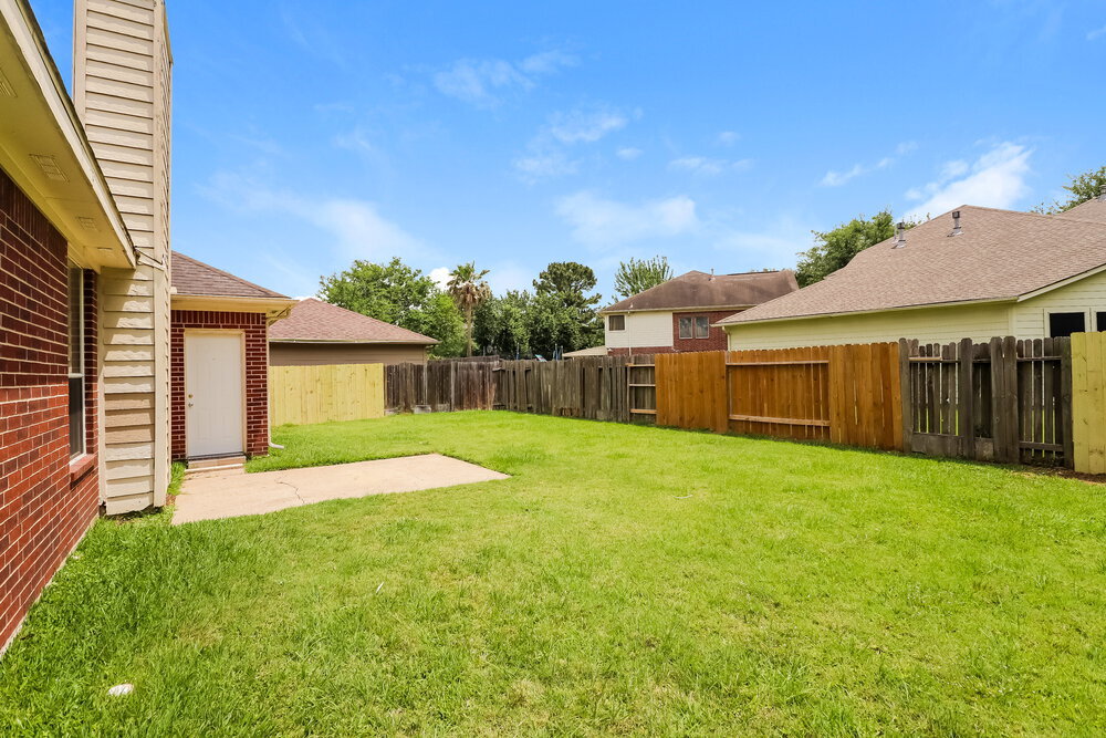 Building Photo - 20407 Avery Point Dr