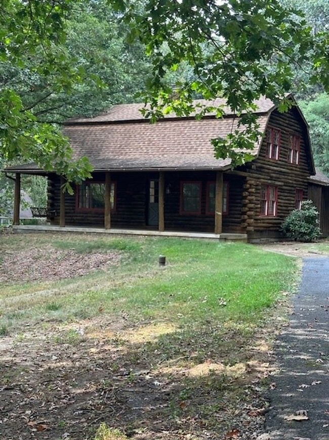 Building Photo - Country Charmer-4 Bedroom Log Home