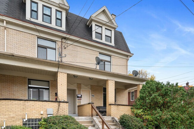 Building Photo - 4 bedroom 2 bath in Mt Washington! Available now!