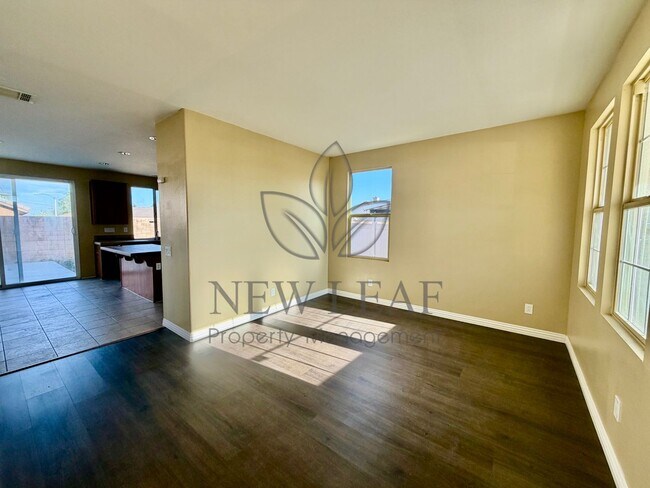 Building Photo - 4 bedroom 3bath 3 car garage in Victorville