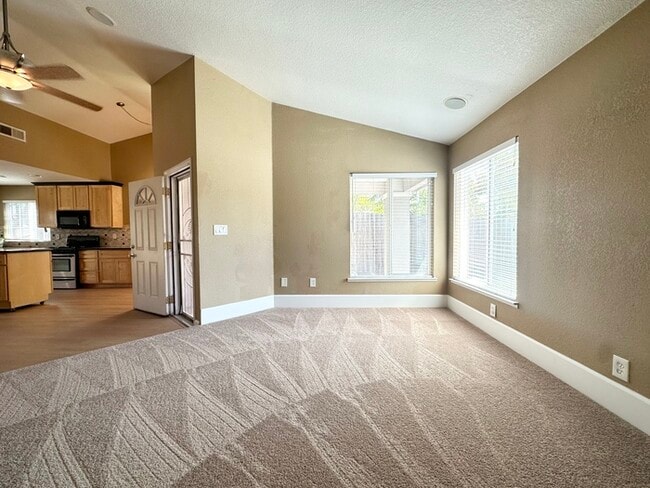 Building Photo - Beautifully Updated Home in Citrus Heights!
