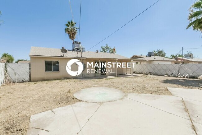 Building Photo - 3 Bedroom Pet-Friendly Home in Glendale, AZ with Main Street Renewal