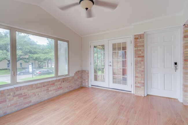 Building Photo - 6307 Kenwood Ave