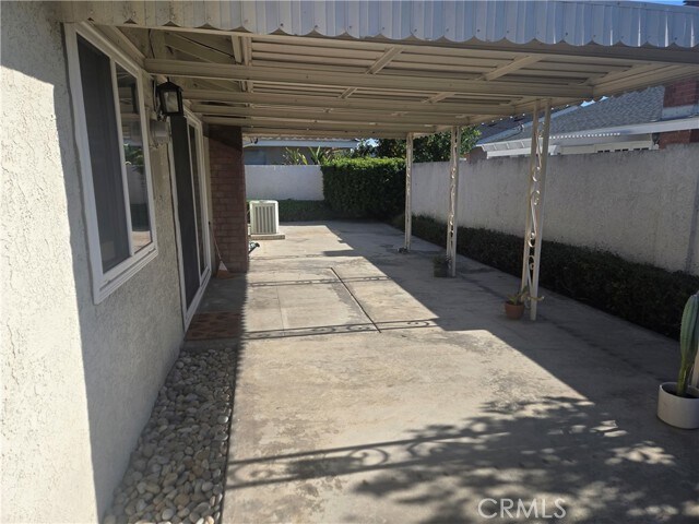 Building Photo - 6604 Dillman St