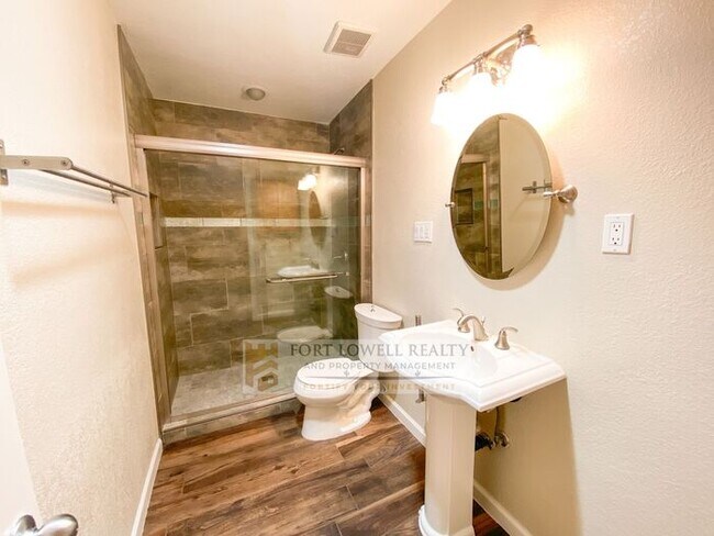 Building Photo - Super Charming 2 Bedroom 2 Bathroom Townhouse