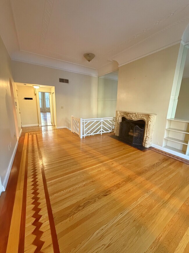 Building Photo - 327 Commonwealth Ave