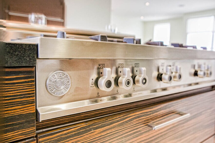 Building Photo - 257 S Hudson Ave