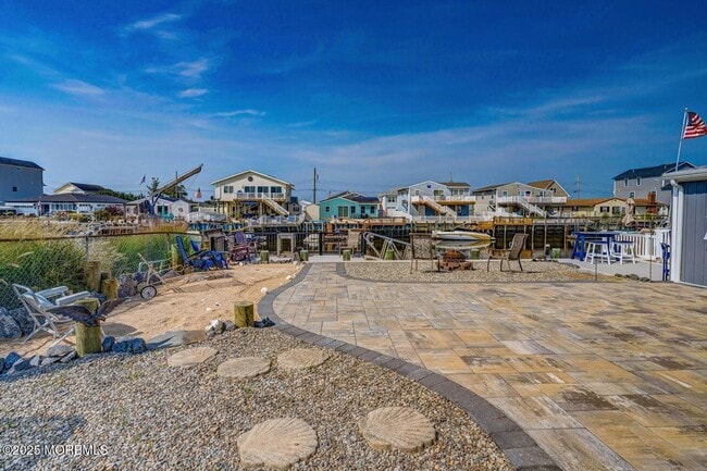 Building Photo - 28 S Los Angeles Dr