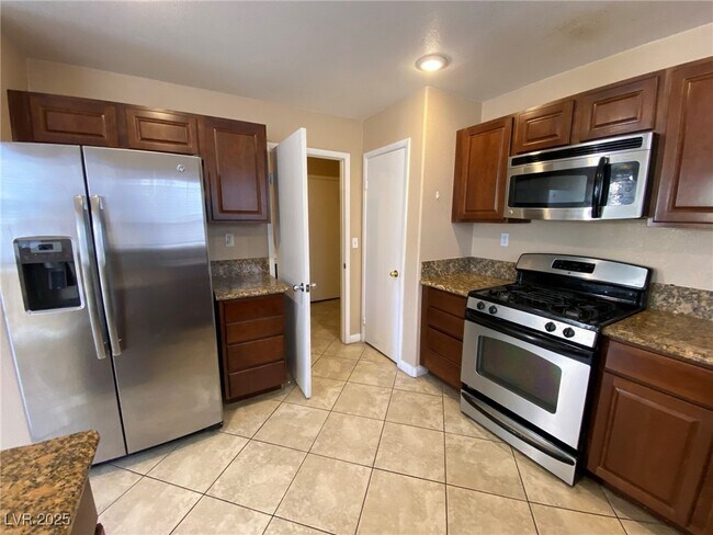 Building Photo - 4532 English Lavender Ave