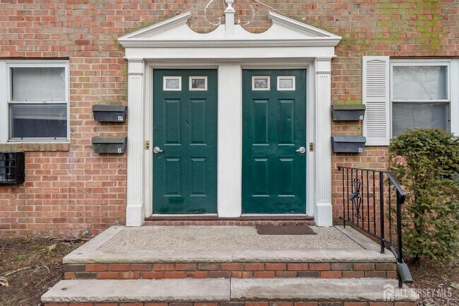 Building Photo - 289 Main St