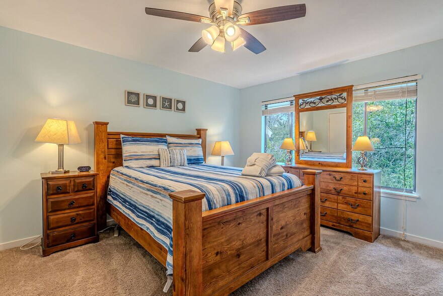 Building Photo - 36 Deallyon Ave