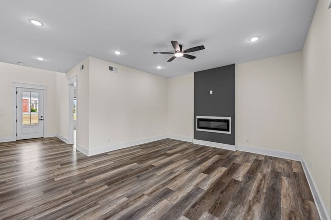 Building Photo - 135 Max Ln Dr