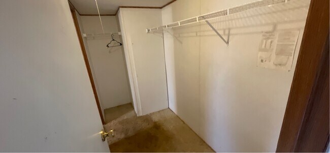 Building Photo - 204 E Browning St