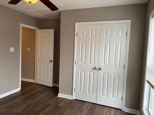 Building Photo - Beautiful 2 story townhome available in Asheboro!