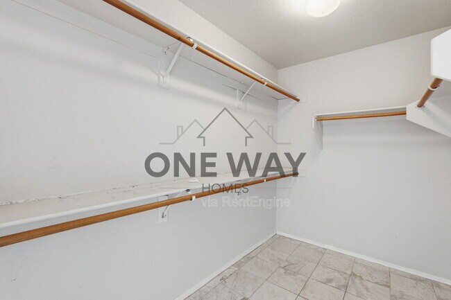 Building Photo - 819 E Cindy St