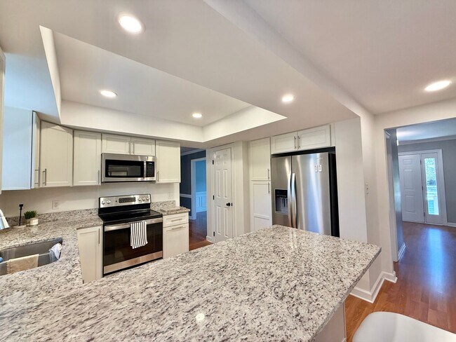 Building Photo - Recently Remodeled 4BD, 2.5BA North Raleig...