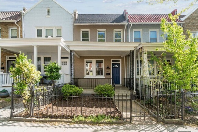 Building Photo - 1937 Bennett Pl NE